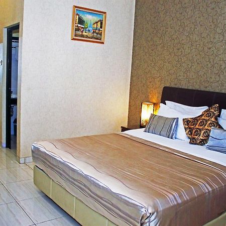 Hotel C3 Semarang Exterior photo