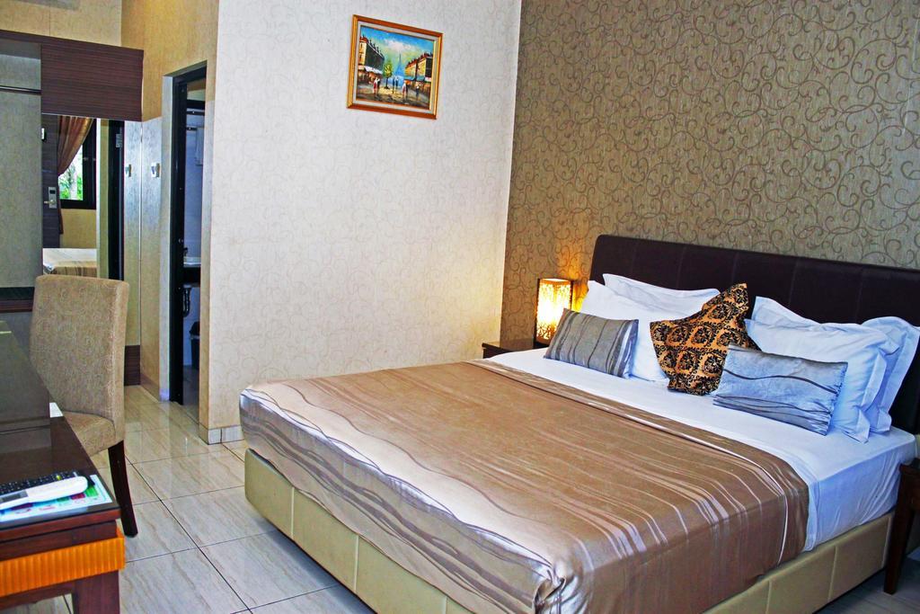 Hotel C3 Semarang Exterior photo
