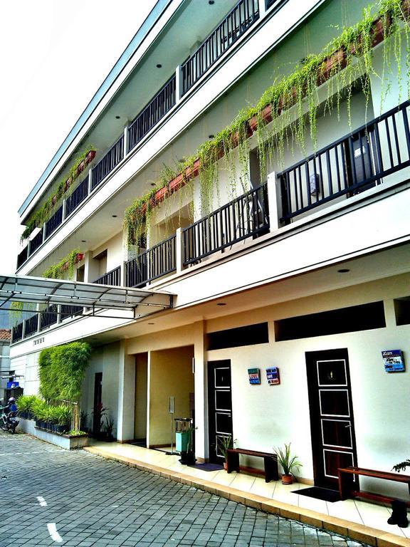 Hotel C3 Semarang Exterior photo