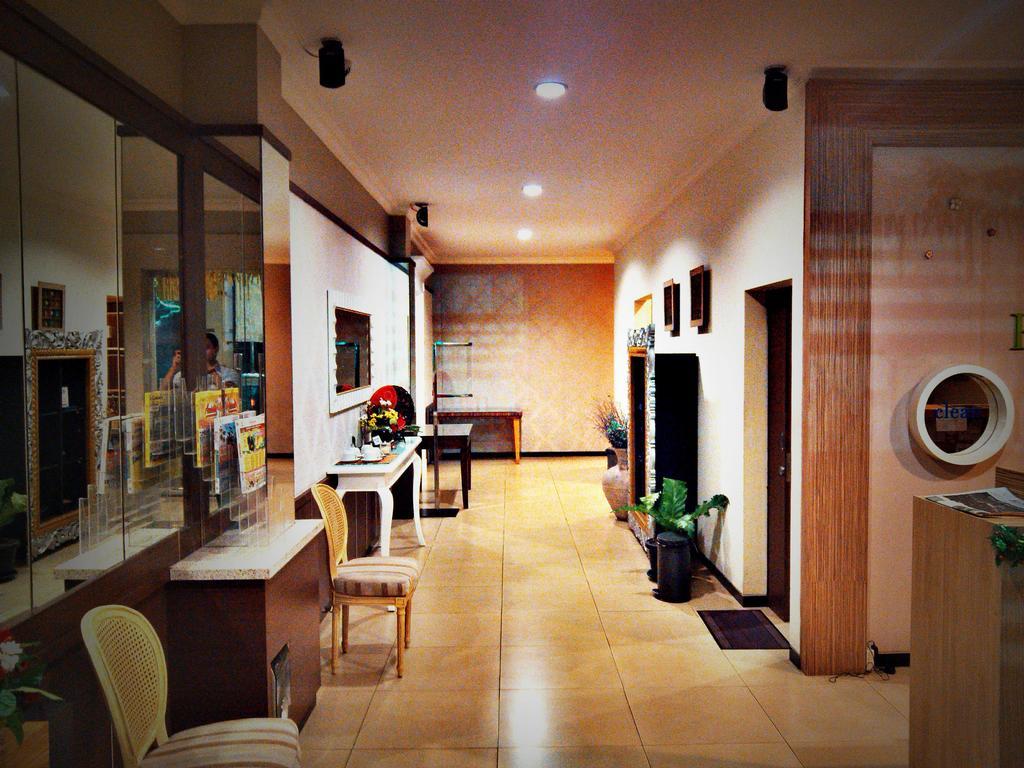 Hotel C3 Semarang Exterior photo