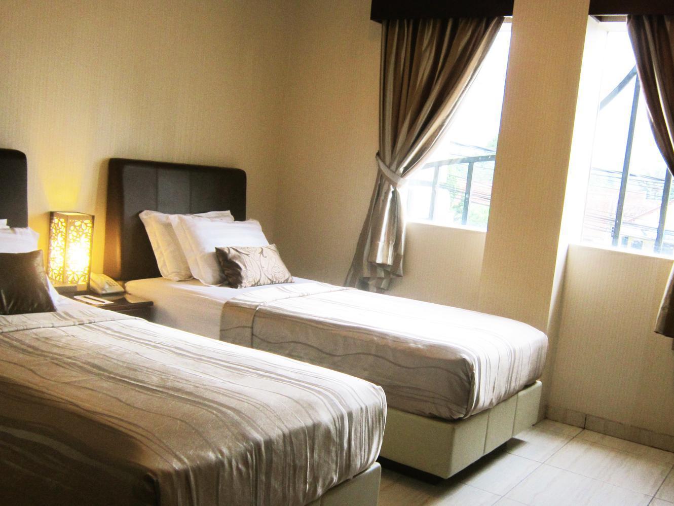 Hotel C3 Semarang Exterior photo