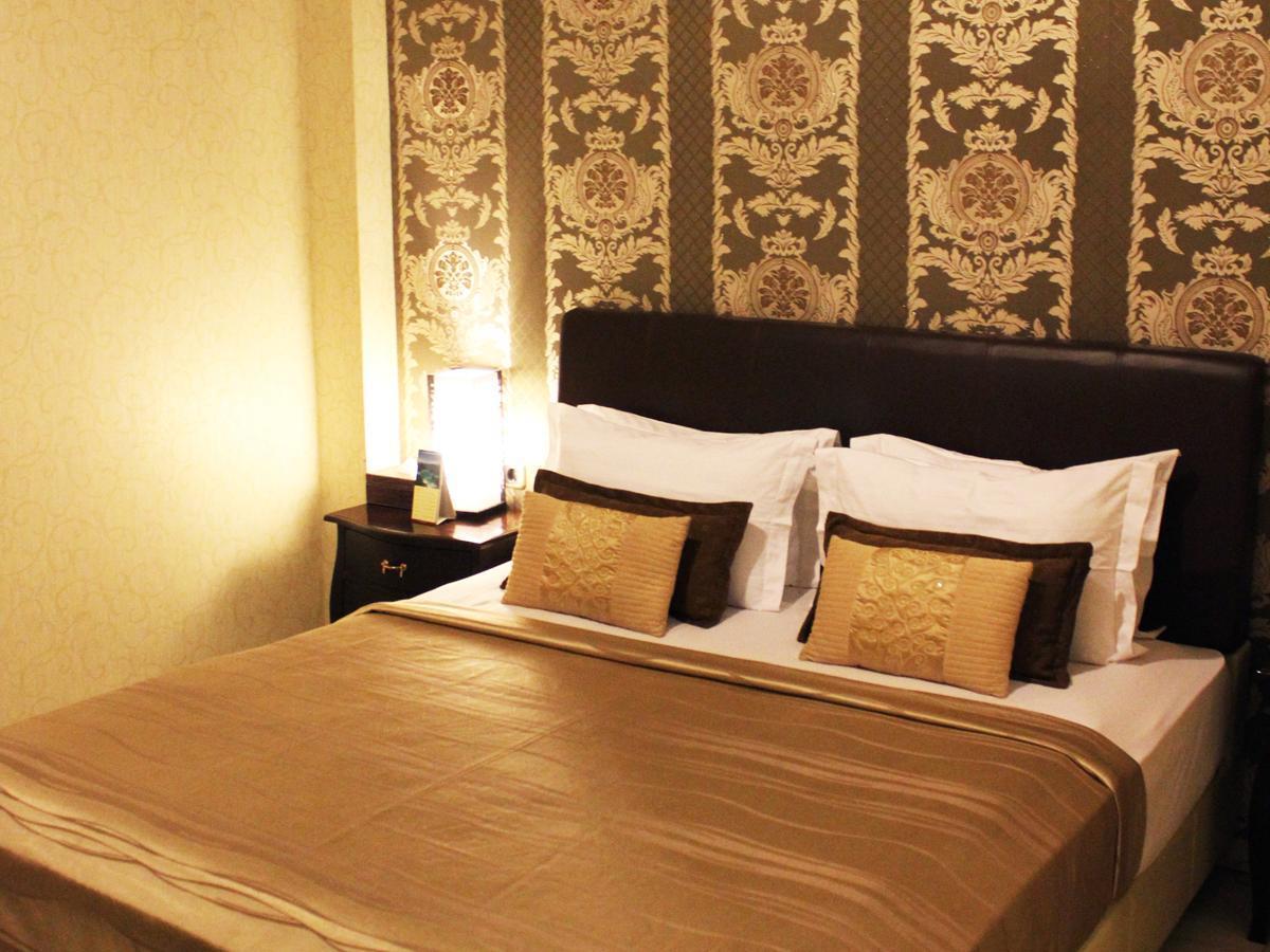 Hotel C3 Semarang Exterior photo
