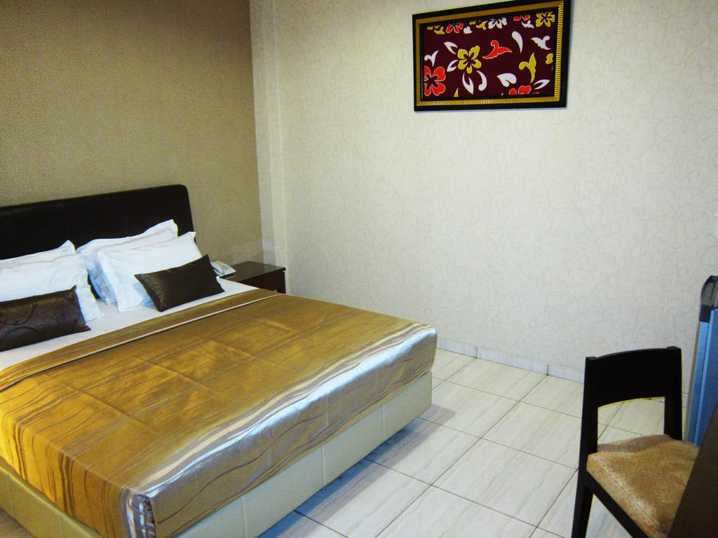 Hotel C3 Semarang Room photo